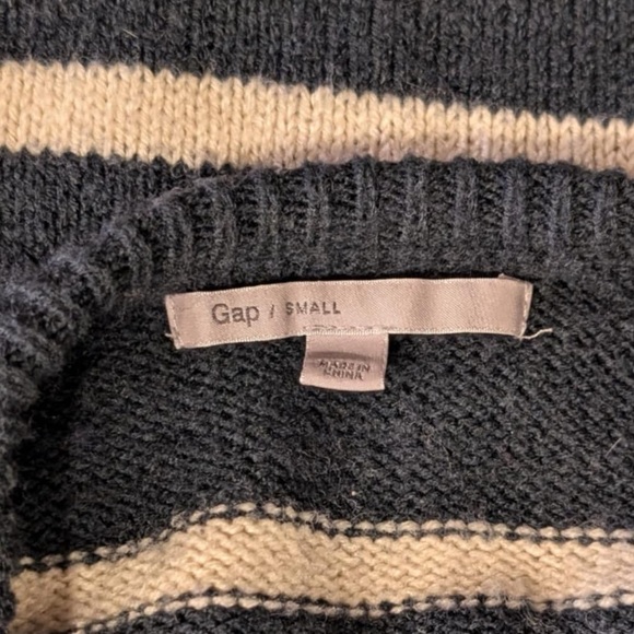 Gap Women’s Sweater with White Stripes size small navy blue white - Picture 3 of 3